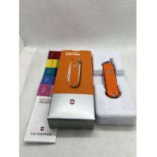 Victorinox 橘色 維氏 基本款7用瑞士刀 原廠盒裝 0.6223.83G